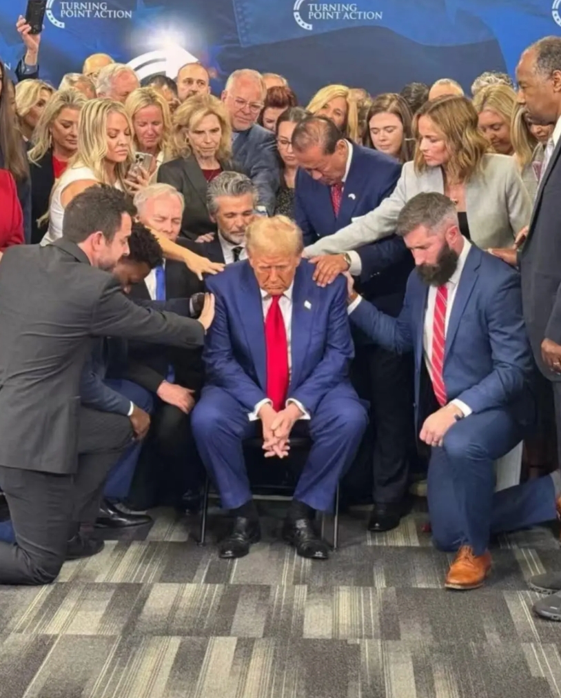 特朗普要上任了！新的历史要诞生了！他上台后，有4件事我们要特别注意：
1：降息是