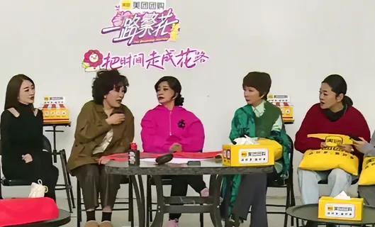 倪萍不愧是央视一姐，没有一个字是随便说的，她很云淡风轻地说了一句话，大家就懂了，