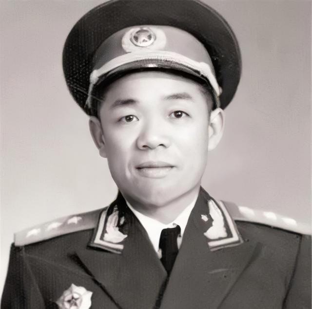 韩先楚指挥部队越过三八线，有一辆卡车被地雷炸毁了。四十军军长温玉成说，地雷太多了