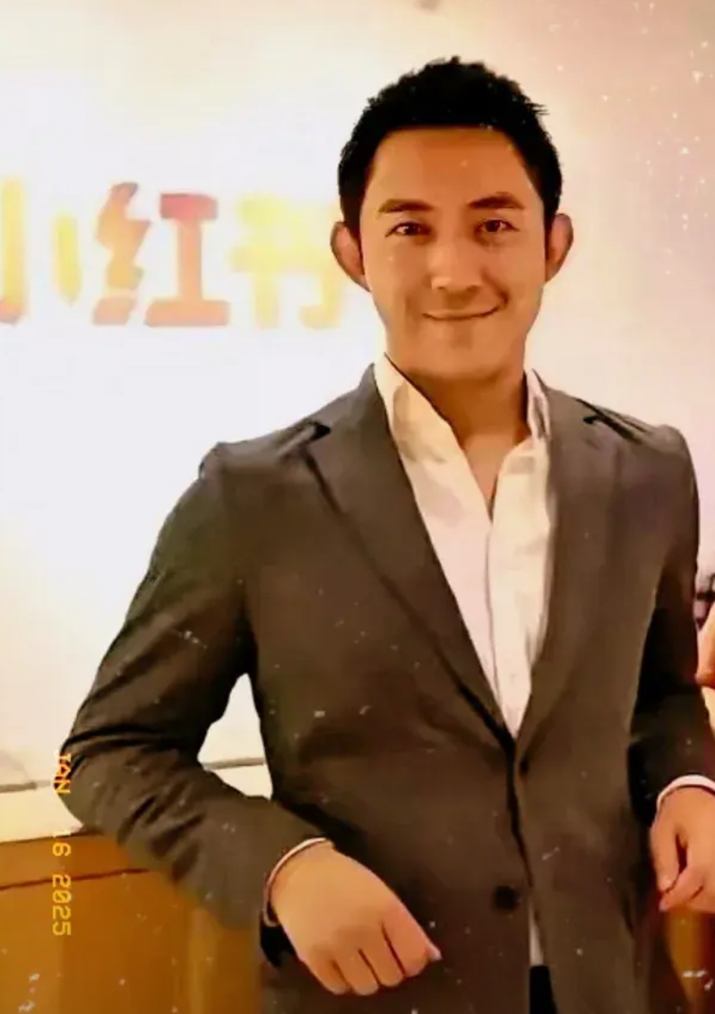 小红书创始人是个狠人，出生于1985年，湖北武汉人，18岁考入上海交通大学机械电