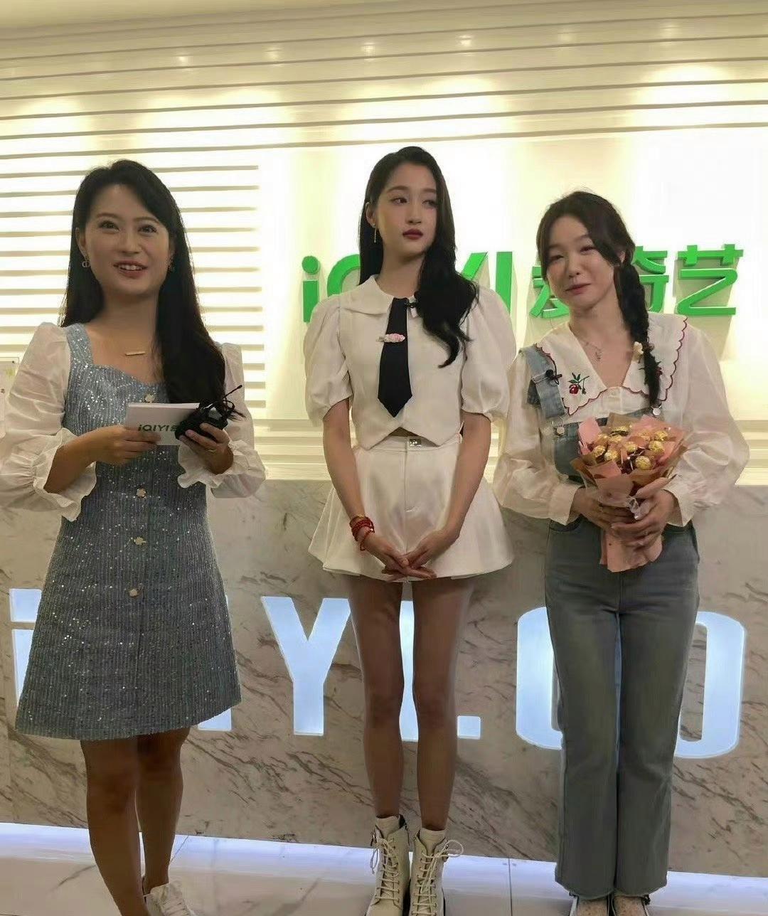 看到这张图，我对关晓彤的腿有了全新的认识
