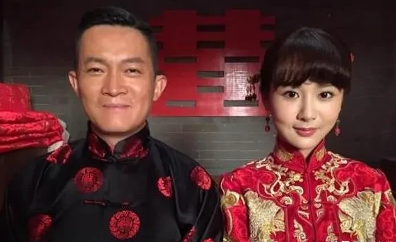 2014年，杨志刚和杨紫在《大秧歌》里饰演一对情侣，两人第一场戏就是吻戏，面对杨