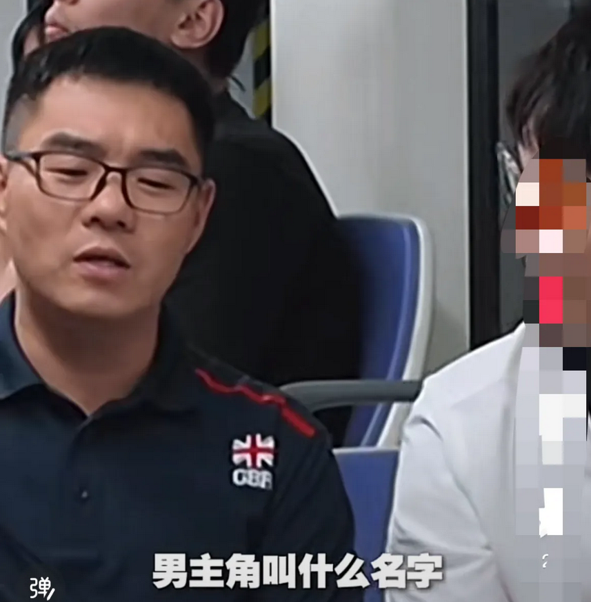 笑不活了，郭品超坐公交，公交车的男子没认出郭品超。

男子表示郭品超没他帅，然后