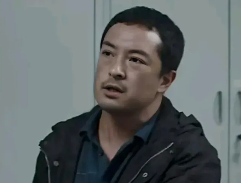 大家知道为啥在《我是刑警》里富大龙演的“419绛县三女童案”要和孙浩演的“白银案