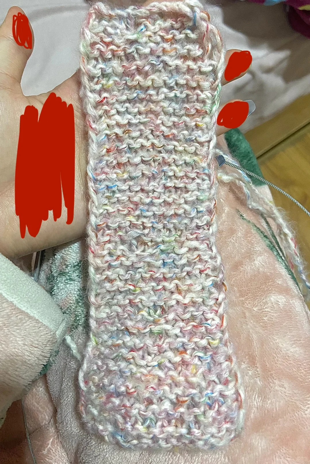 织了个夜用卫生巾
第一次学棒针，本来想织个小小的给娃娃当围巾，越织越颠鸾倒凤不知