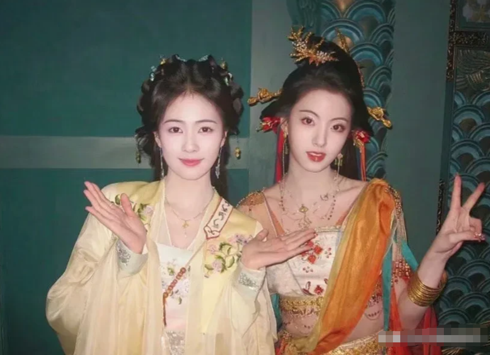 普女实锤了！白鹿这是被女配集体艳压了？
白鹿又有新戏了，看白鹿和剧里三位女配角合