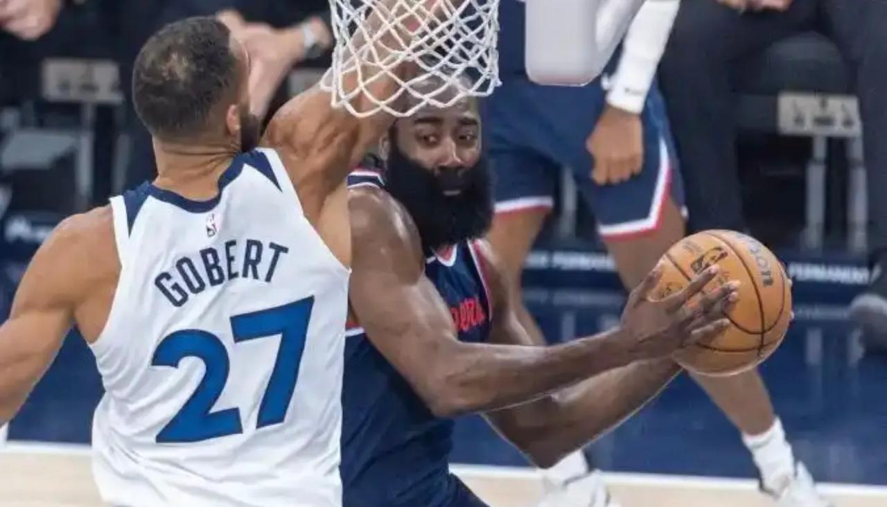 三句话说清输公牛
首先，经常打nba的朋友都知道，高强度极限换防极为消耗体力，回