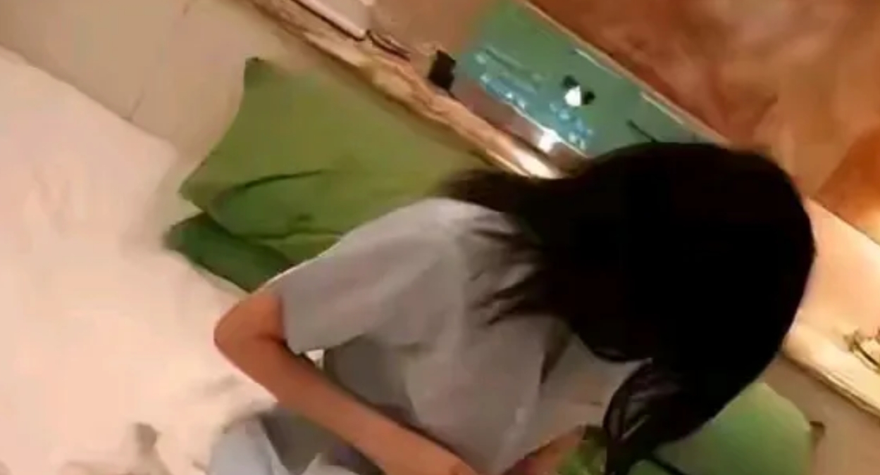 “钱？什么钱？你是自愿的！”上海一女子因为父亲病重，急需用钱。无奈之下，女子选择