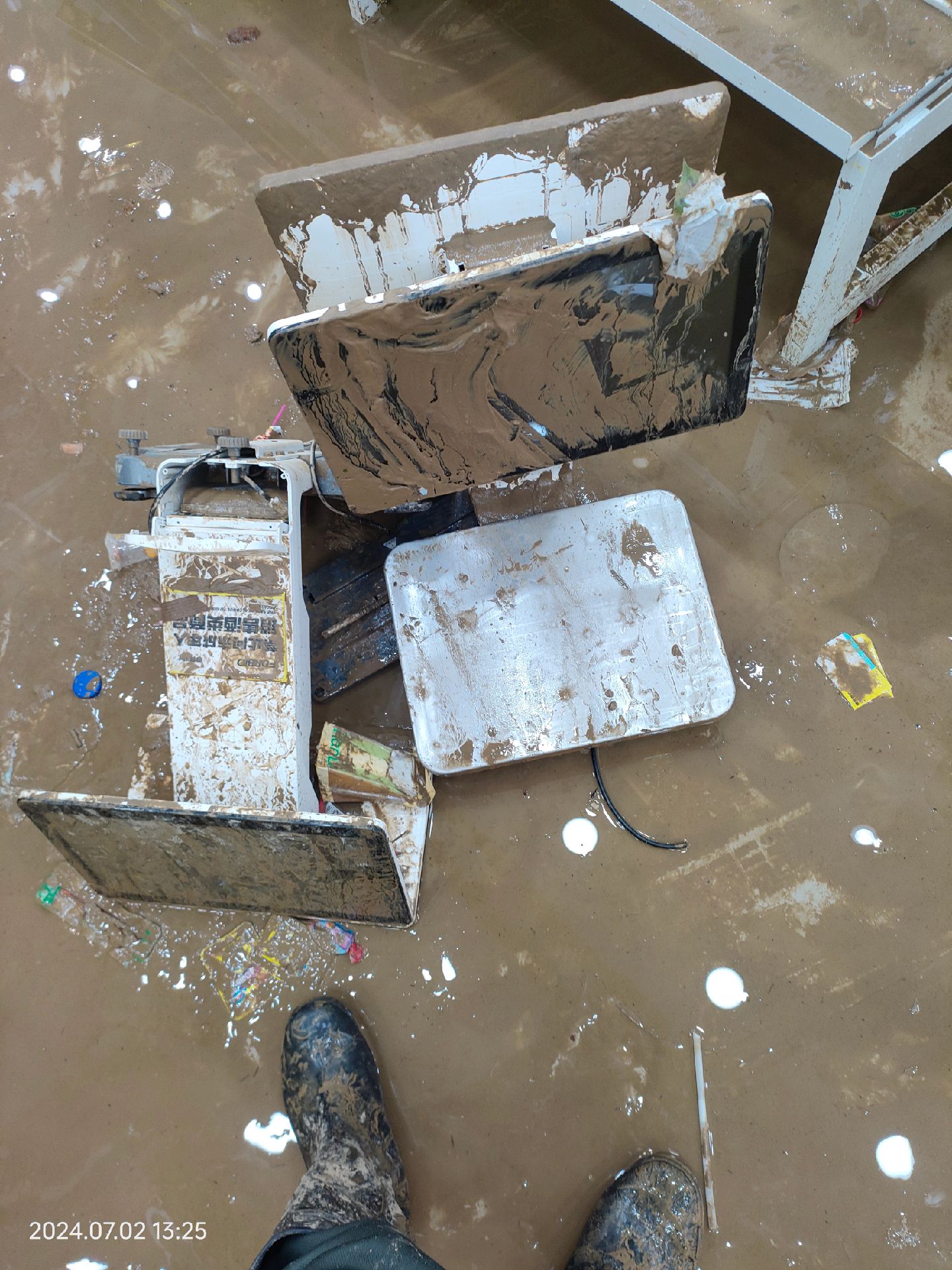 平江洪水暴雨过后的真实写照！我大平江这次真的大伤元气了经济至少倒退5年。