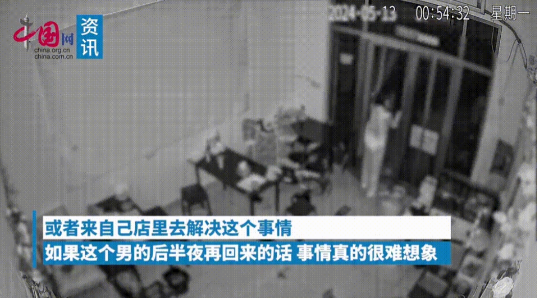 “值得警惕！”山东寿光，一男子凌晨时分，以要买饮料为由，骗穿着睡衣的女店主打开店