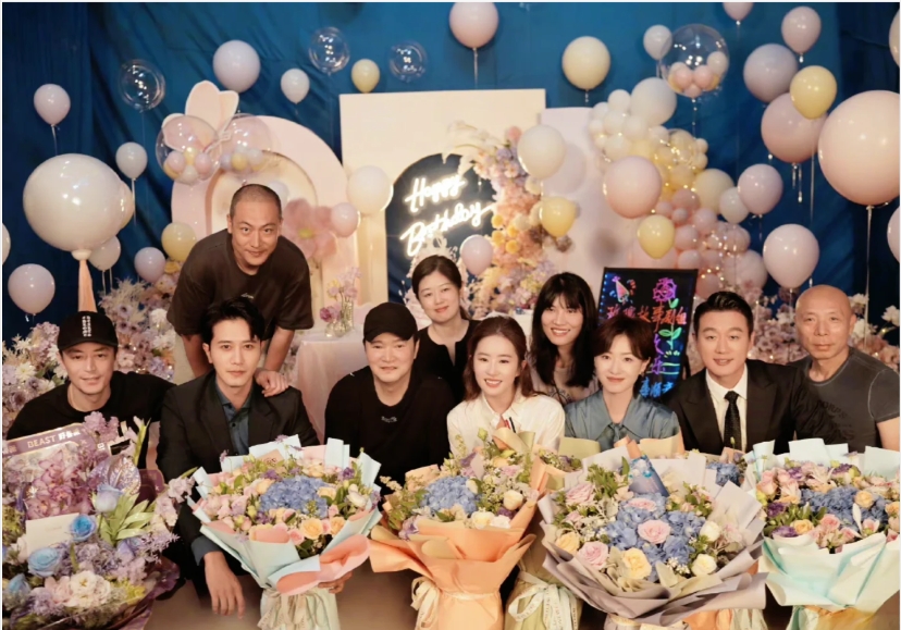 刘亦菲感恩发声：玫瑰绽放，因你而美