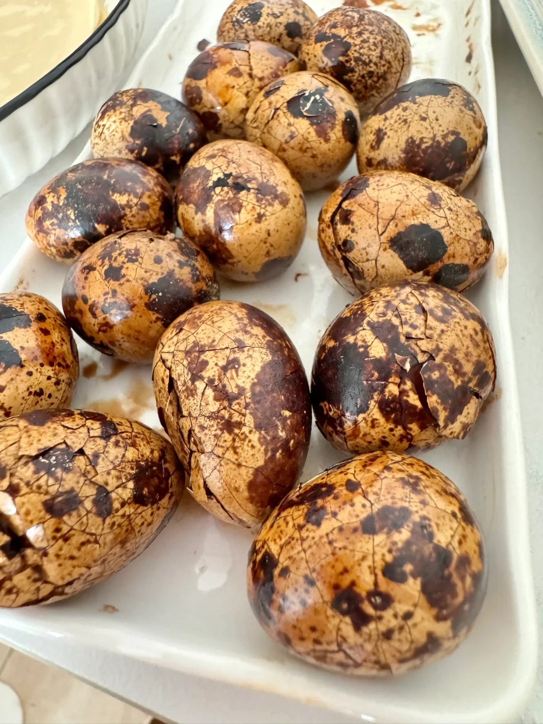 鹌鹑蛋带皮吃很奇怪吗
小时候手比较笨 又没有耐心 觉得扒鹌鹑蛋很麻烦 于是尝试整