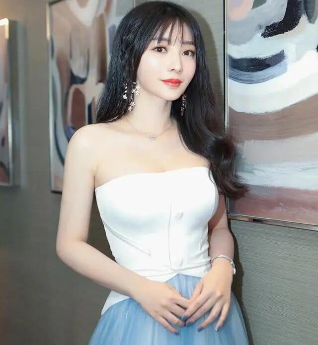 柳岩：多才多艺，演艺界的璀璨之星