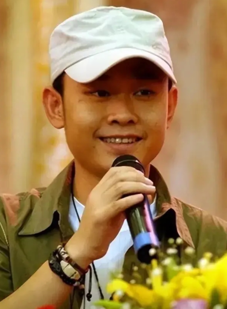 刀郎创造的N多个“第一”！
 
一. 唱片销量方面
《2002年的第一场雪》专辑