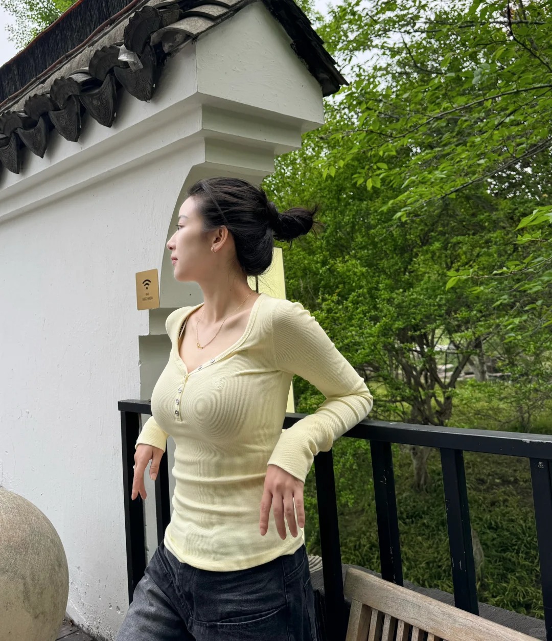 整两张自拍照发上来看看
