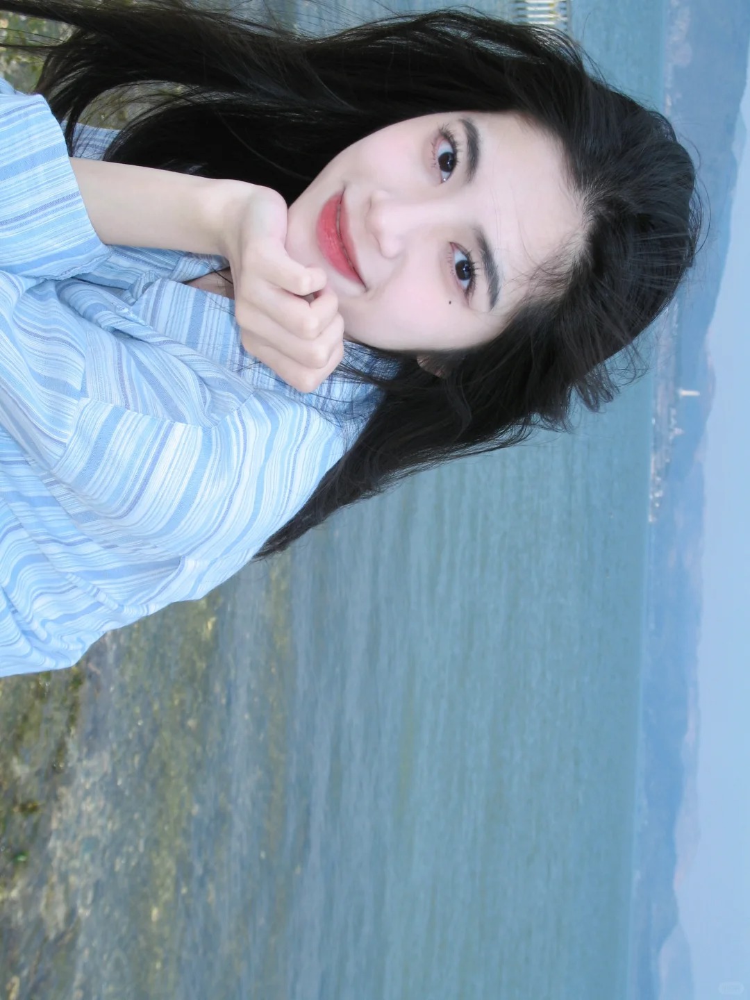 ccd｜朋友说我是明艳的代名词
来码头整点照片
阳光真的有点太刺眼了
眼睛都在流