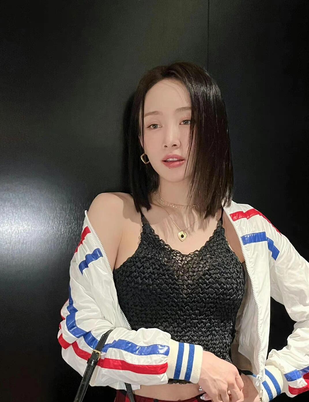 郑妮可真的很大方呀！