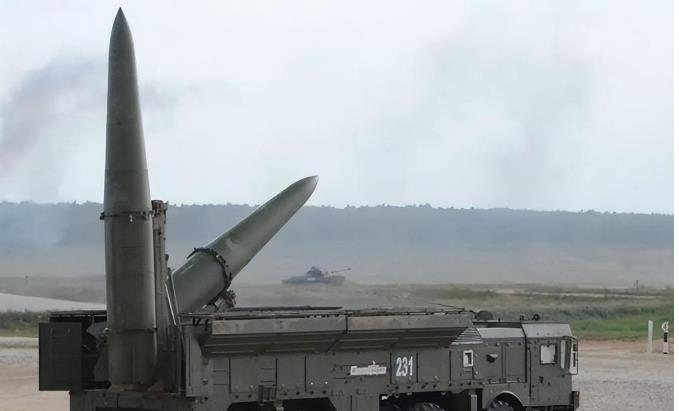 俄罗斯最近的一次非战略核演习，让全世界都屏住了呼吸。数十辆导弹车，上百枚战术核导