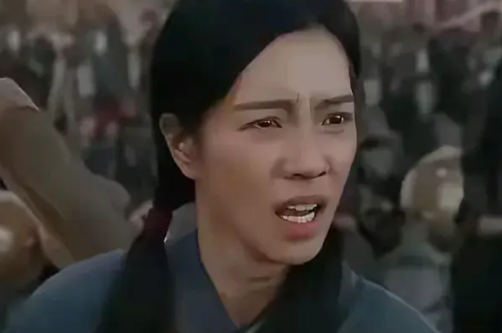 这不是黄蓉，是红军女战士。
徐克《射雕英雄传》里黄蓉的造型
让网友吐槽，这个形象