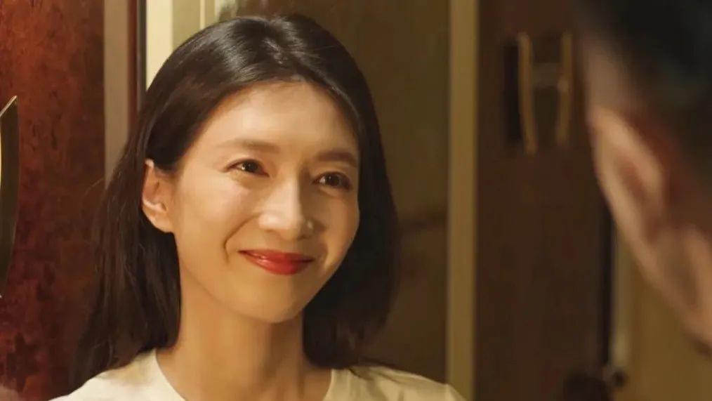 梁正贤不知：背九千元包戴三万表的王漫妮见他少打扮原因