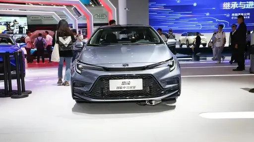 丰田“妥协了”！从12万降至6万，油耗4L喝92油，看啥秦PLUS