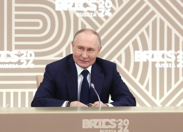 普京这次笑的有点大声，欧洲国家的脸都没地方搁了。

以前普京说的还比较含蓄，希望