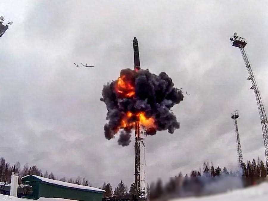 俄军核弹威胁？英国或成放射性荒地？真相揭秘！
近日，网络上热传一则耸人听闻的消息