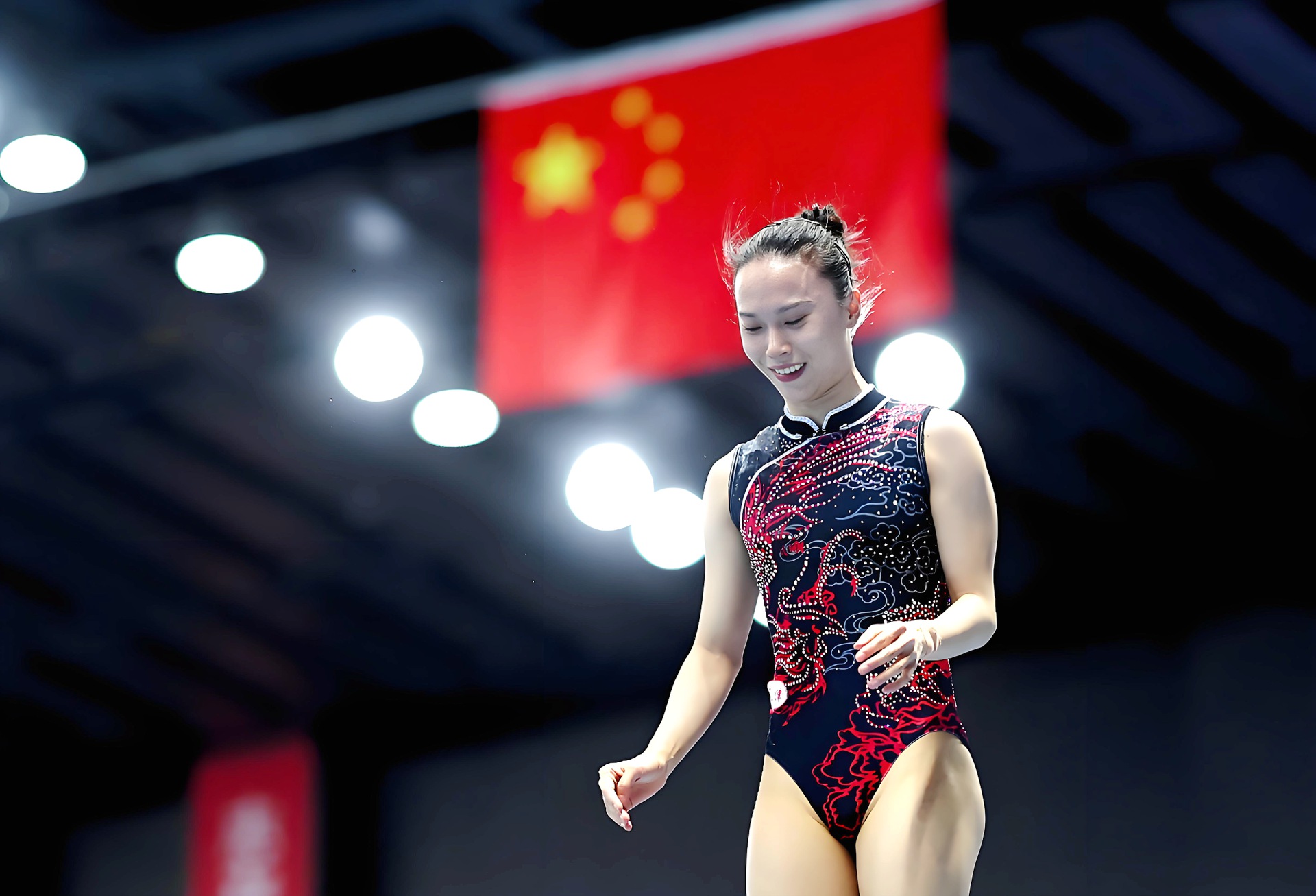 女子蹦床比赛，朱雪莹受伤病影像，仍喜获第四名
巴黎奥运会蹦床比赛，朱雪莹尽管受伤