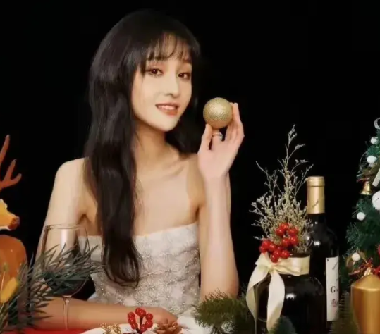 郑爽的小号回应她在美国被包养做小三的传闻，说是毫无根据的恶意编造，还说自己“我挺