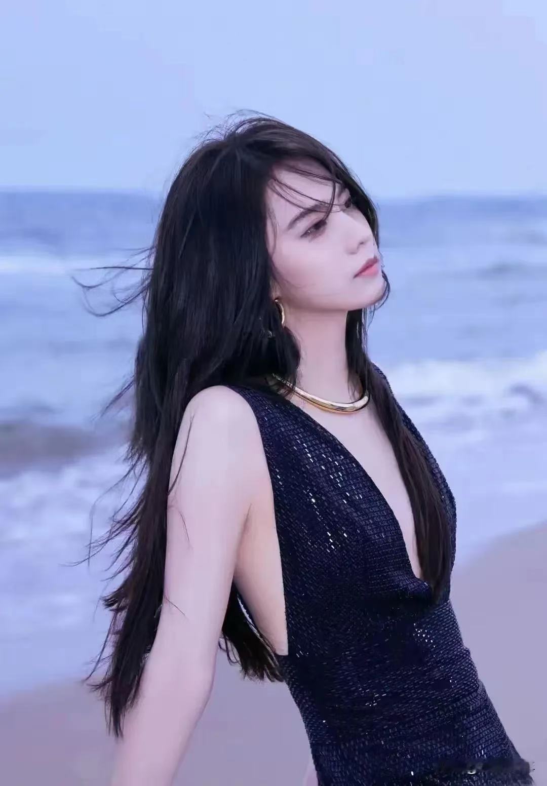 老婆出差一个月了小姨子三天两头来看我哈哈哈哈哈