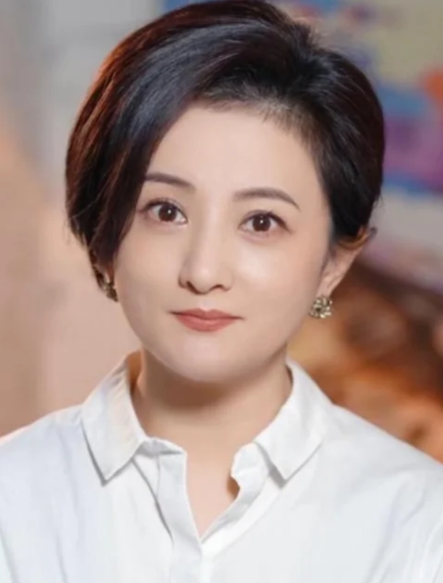 金铭：42岁无人娶，单身住豪宅