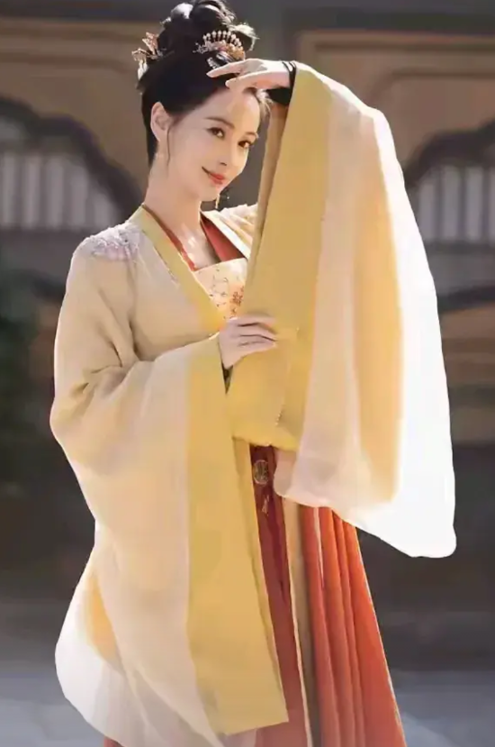 有没有人在看杨颖Angelababy新剧《相思令》。

一口气看了七集，抛开演技