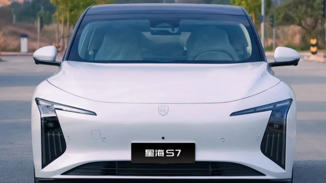 东风又放大招！C级车跌破9万，近5米车身、555km续航