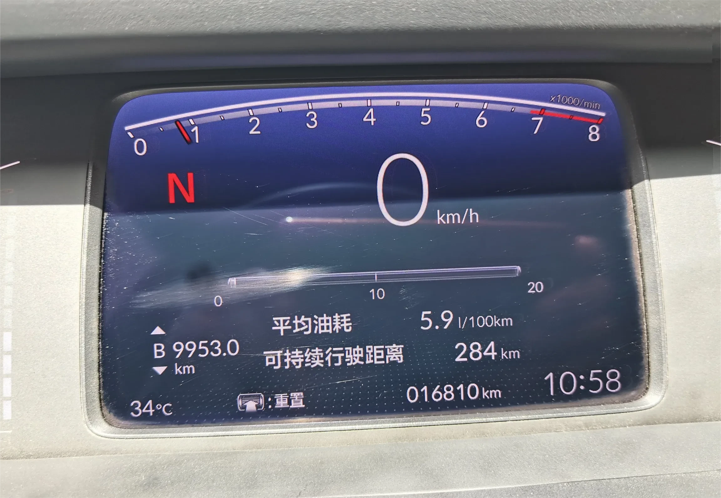 夏天开空调飞度的油耗
天气越来越热了
车在太阳底下晒两三个小时里面的温度估计有五