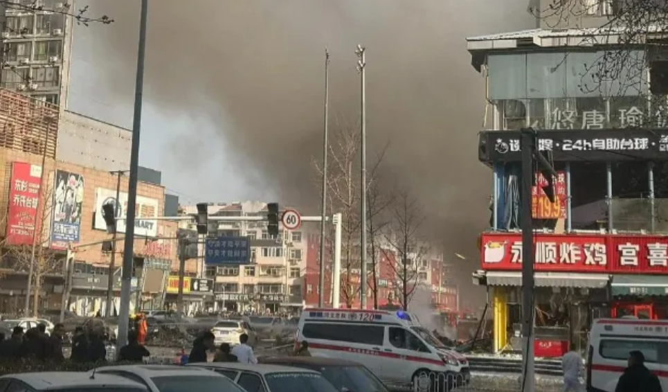 河北燕郊炸鸡店发生爆炸，4层楼直接坍塌，威力堪称大型定时炸弹，已造成1死22伤的