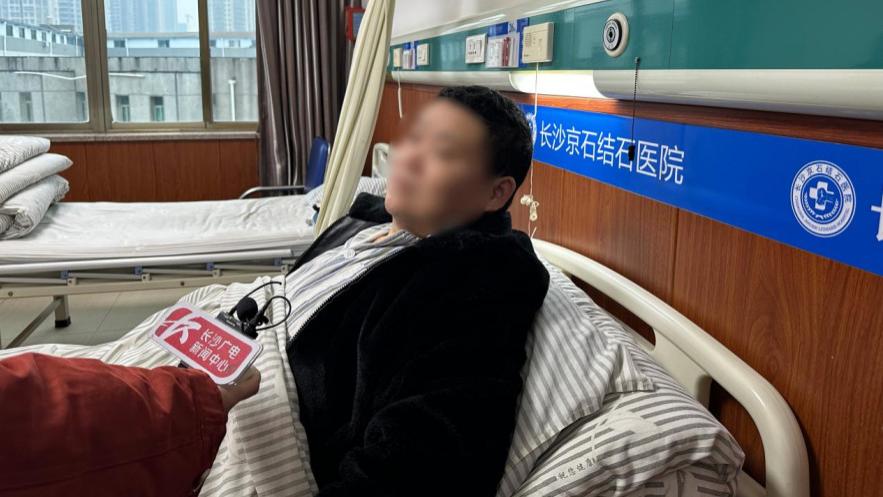 为免再受结石发作之苦，赶至京石保胆取出一枚“鸡蛋黄”