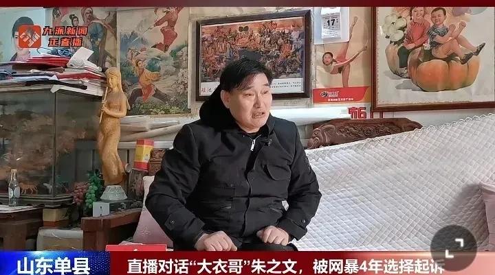 天呐！这年头记者都这么猛了吗？直接对着大衣哥朱之文一顿狂轰滥炸，问题一个比一个尖