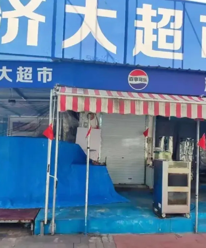 济大超市事件后续，估计女老板现在肠子都悔青了！最悔7件事:

1. 不该泡面涨价