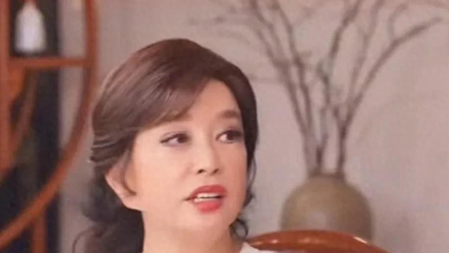 陈佩斯说对了，刘晓庆回应吃鱼谈李小冉，暴露了人和人的层次差距