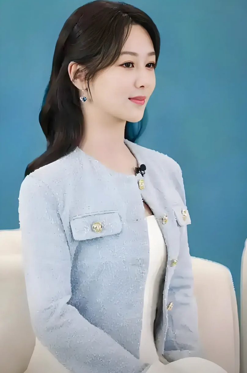杨紫的2次感情：
第一次：贺鹏，36岁，河南人，身高178cm ，演员  
杨紫