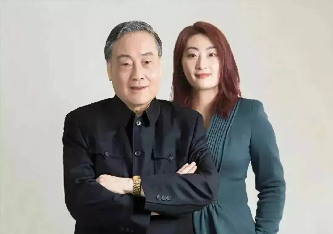 敬佩宗庆后的四大自由：
第一：就冲他巨富以后没找其他女人非生个儿子来继承家产，这
