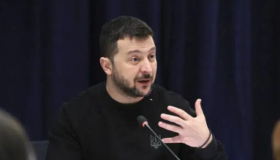 美媒报道称，一名接近美国总统的人士建议泽连斯基立即离开乌克兰。

泽连斯基去哪里