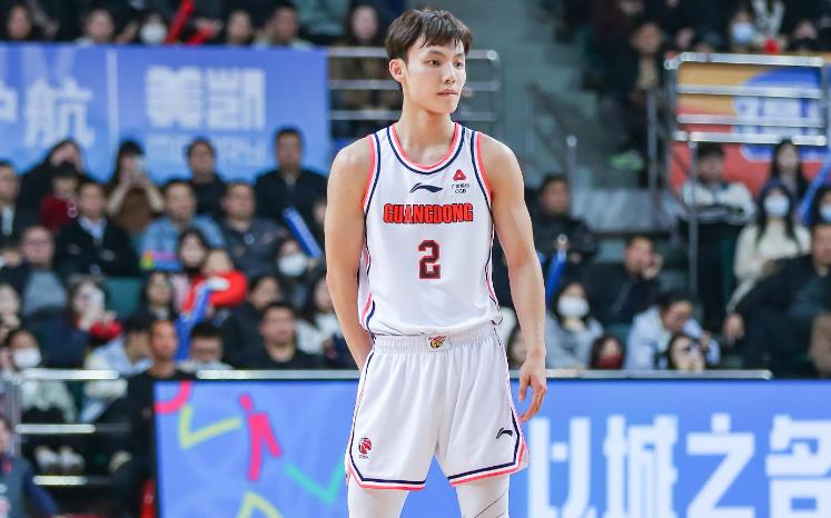 听听媒体专家怎么说？广东男篮110-103胜天津，过程险象环生，杜锋归咎于年轻球