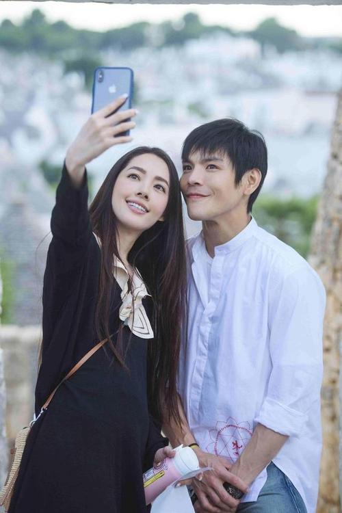 向佐自曝与妻子郭碧婷从没吵过架，幸福满满