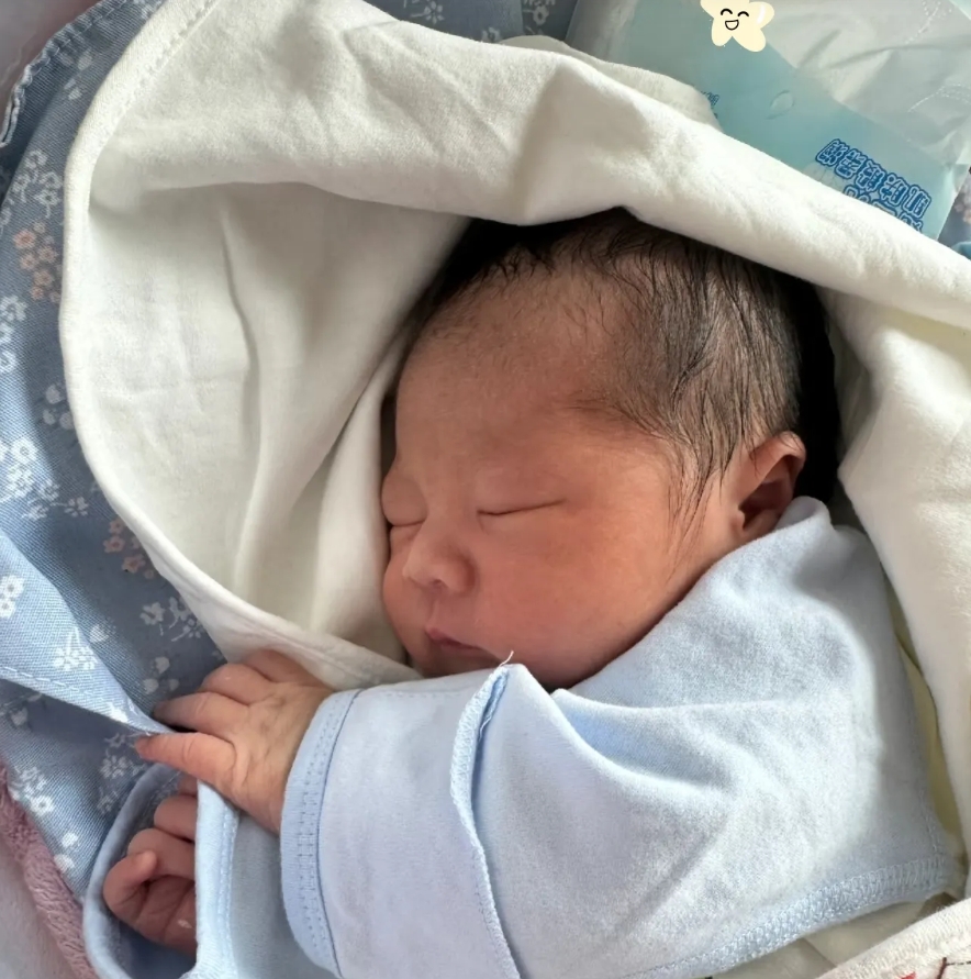 刚生完孩子，我就被气得直想哭。老公家的那些七大姑八大姨全来了，一个个在旁边叽叽喳