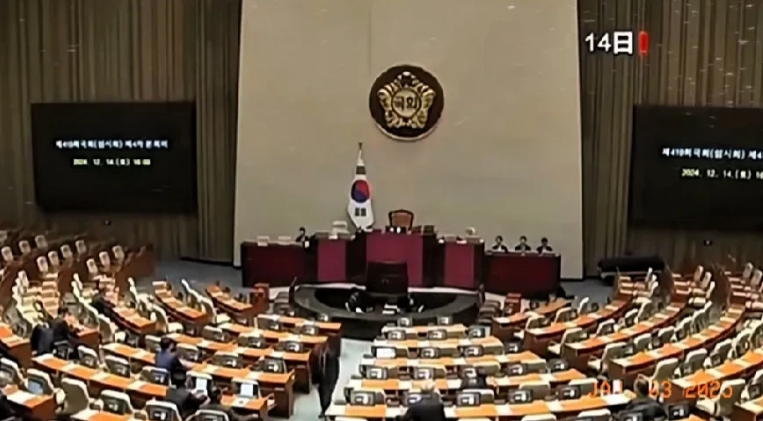 快讯！快讯！
韩国总统卫队明知道尹卡卡戒严令违法违宪！
依然死忠于尹卡卡命令，不
