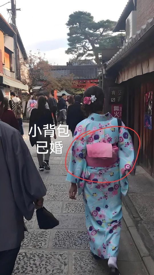 怪不得电影里都是小背包