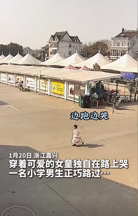 “小孩哥”吴昊天在街头帮助走失小女孩寻亲的事迹，无疑引发了我们对人与人之间信任和