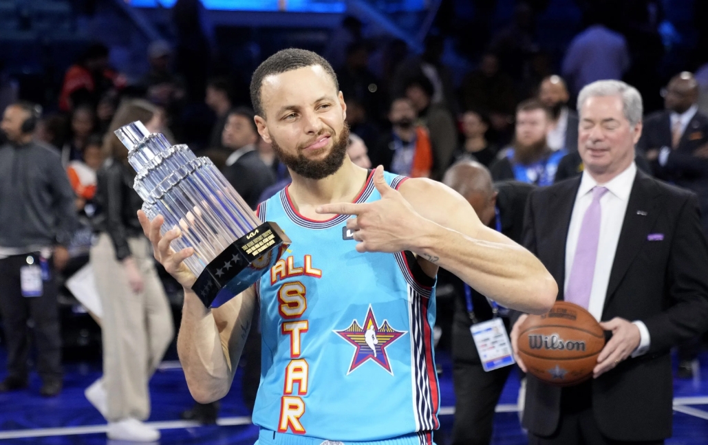 全明星MVP！
真没想到啊！
库里太牛了！
获得14票里的12票
极高票当选
获