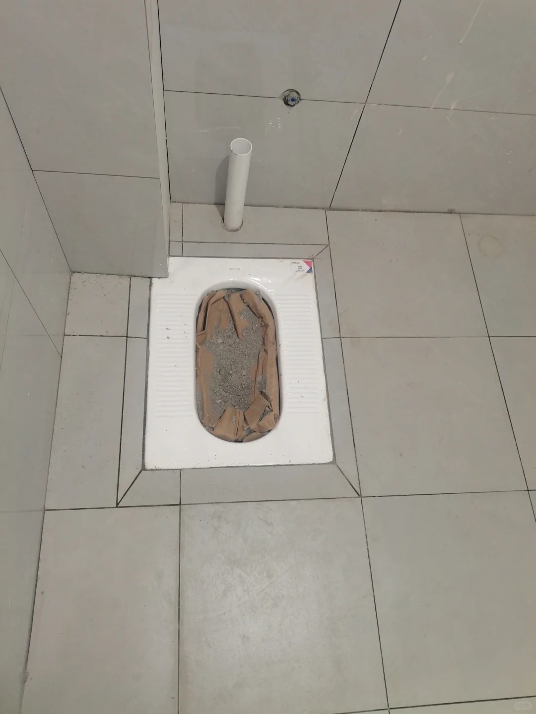 我家亲戚帮忙贴的砖，也没有收工费。还行吗